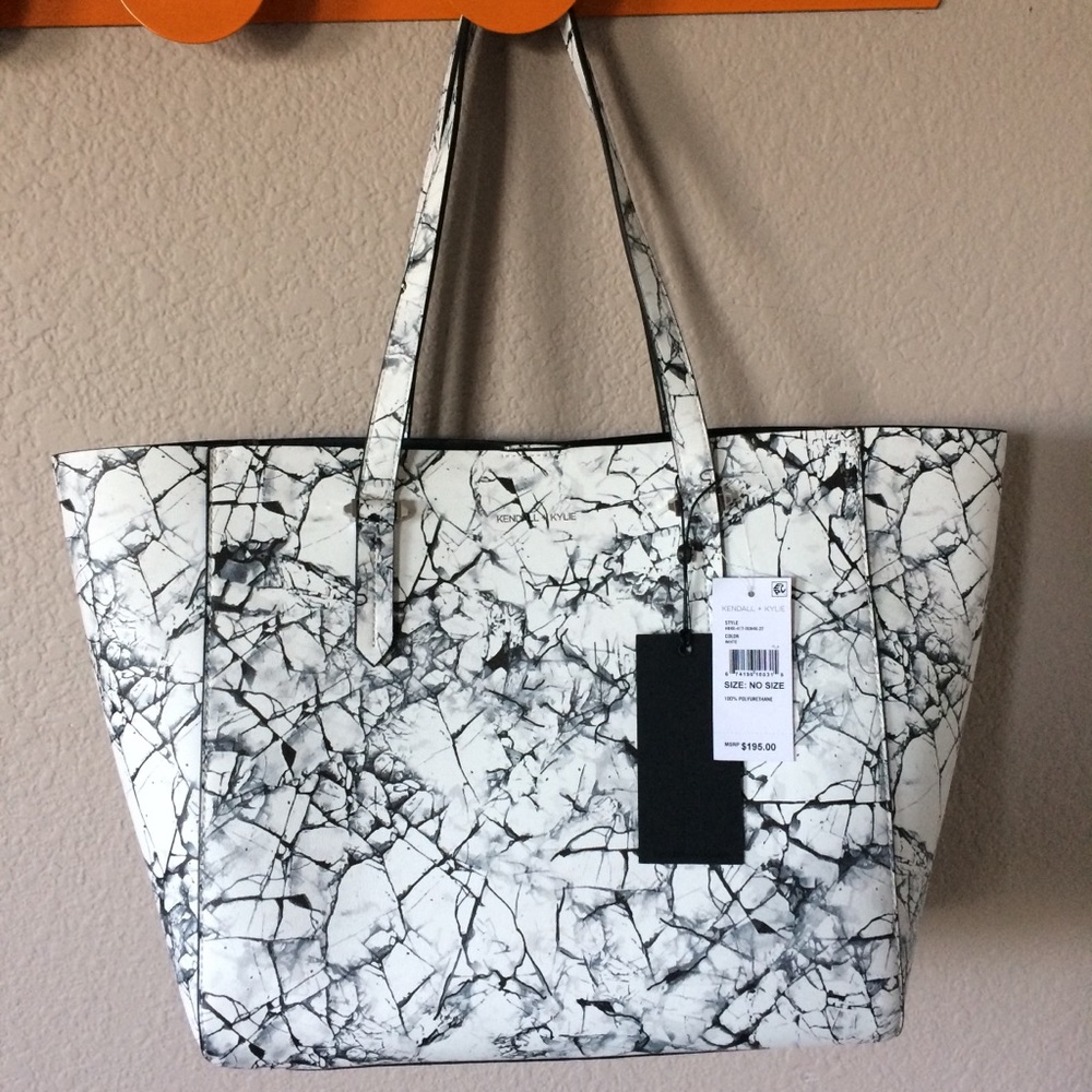 Kendall + Kylie tote with pouch - Picture 3 of 8